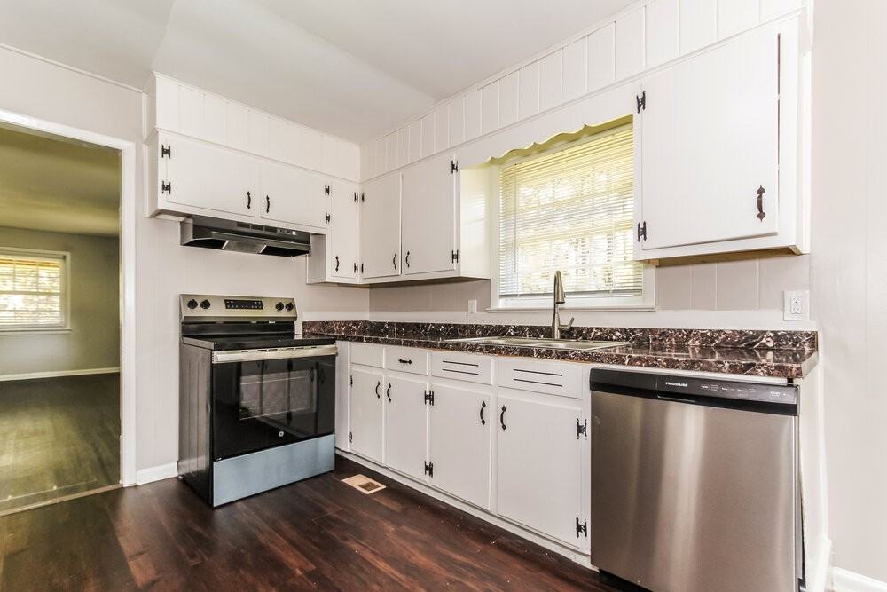 1116 Hayes Rd - Photo 7 of 17