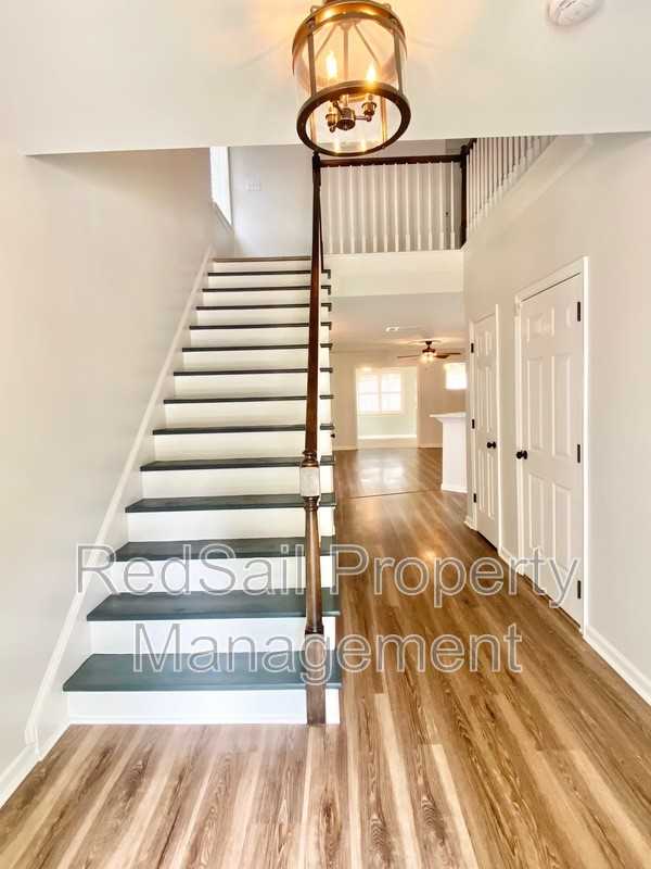 100 Zinfandel Rd - Photo 3 of 23