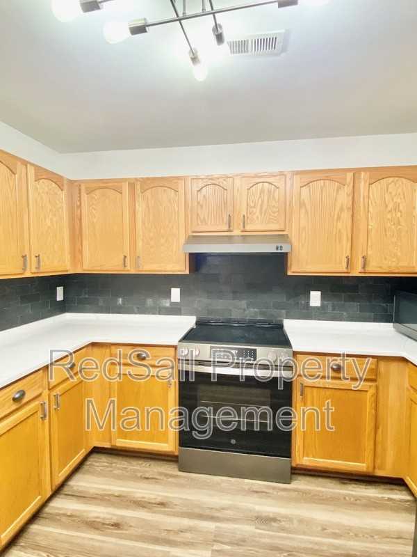 100 Zinfandel Rd - Photo 7 of 23