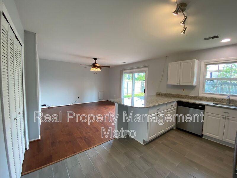 1902 Stonehearth Ct - Photo 5 of 24
