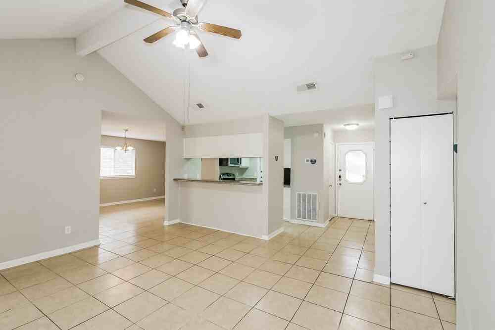 19523 Elmtree Estates Dr - Photo 5 of 16
