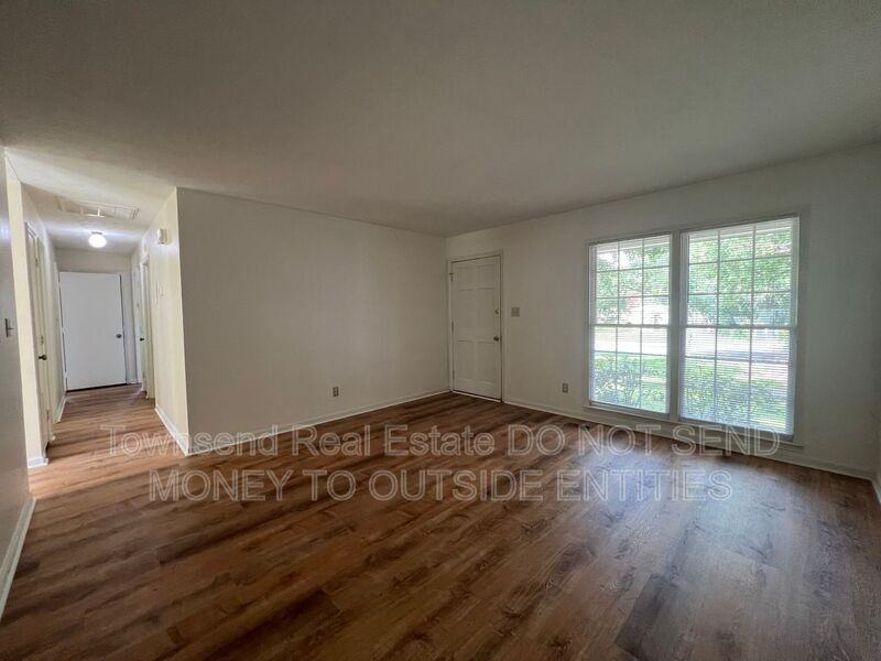 2213 Stanton St - Photo 3 of 15