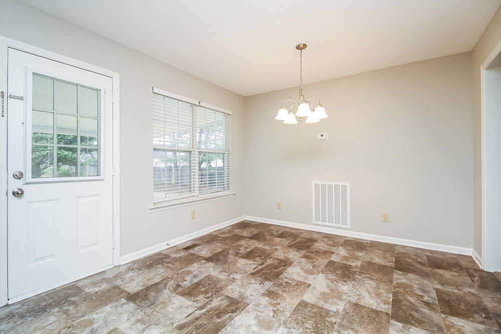 1906 Landmark Ln - Photo 4 of 16