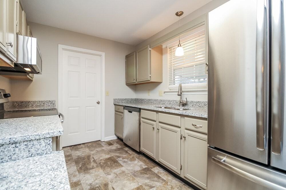 1906 Landmark Ln - Photo 6 of 16