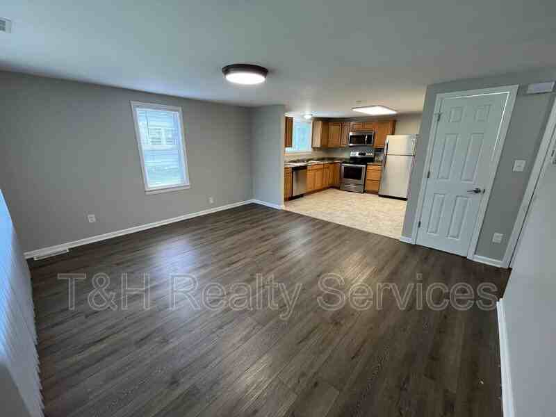 611 N Waldemere Ave - Photo 5 of 21
