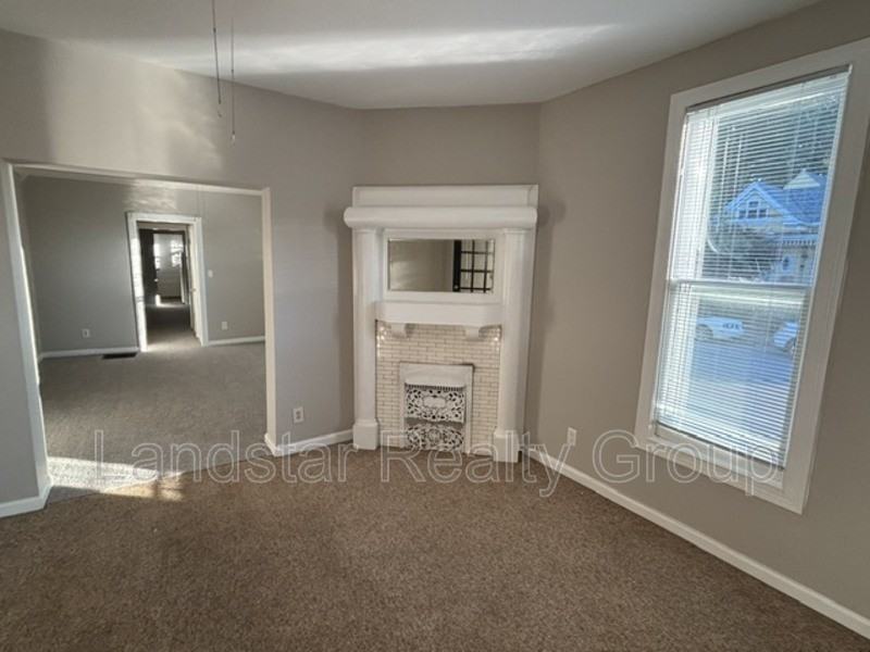2127 Grinstead Dr #1 - Photo 7 of 36