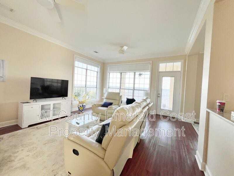 420 Oak Harbour Ln #201 - Photo 7 of 47
