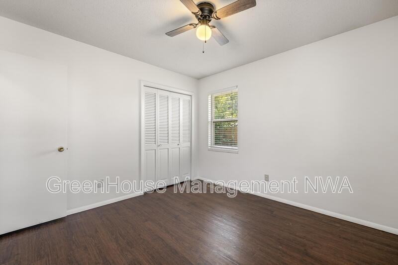 805 Carson Dr - Photo 2 of 23
