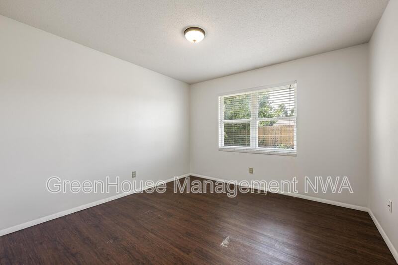 805 Carson Dr - Photo 3 of 23