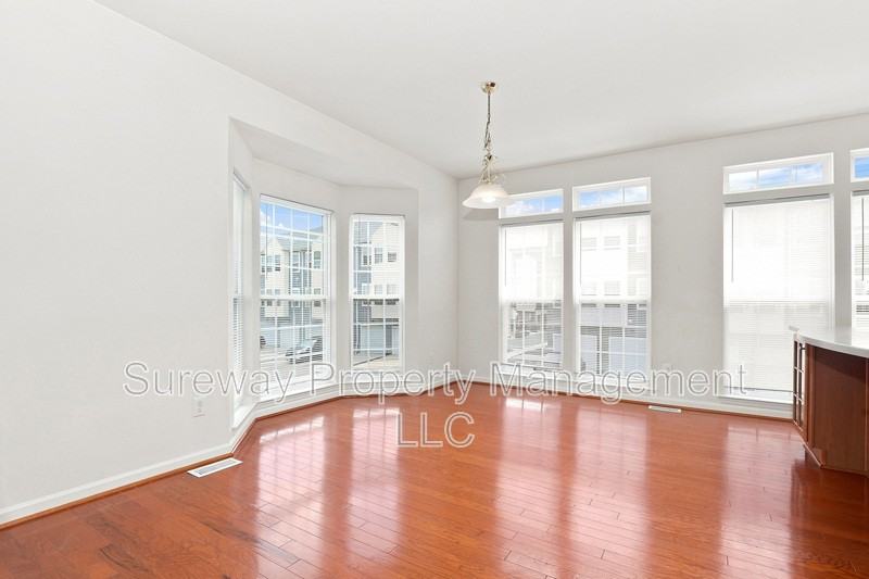 7 Swan Ct - Photo 3 of 20