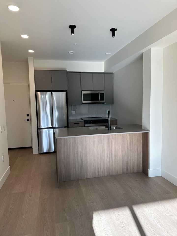 10065 133 Street #513 - Photo 3 of 12