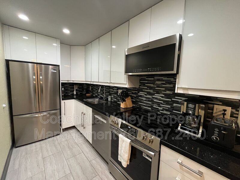2821 N Los Felices Rd #202 - Photo 5 of 20