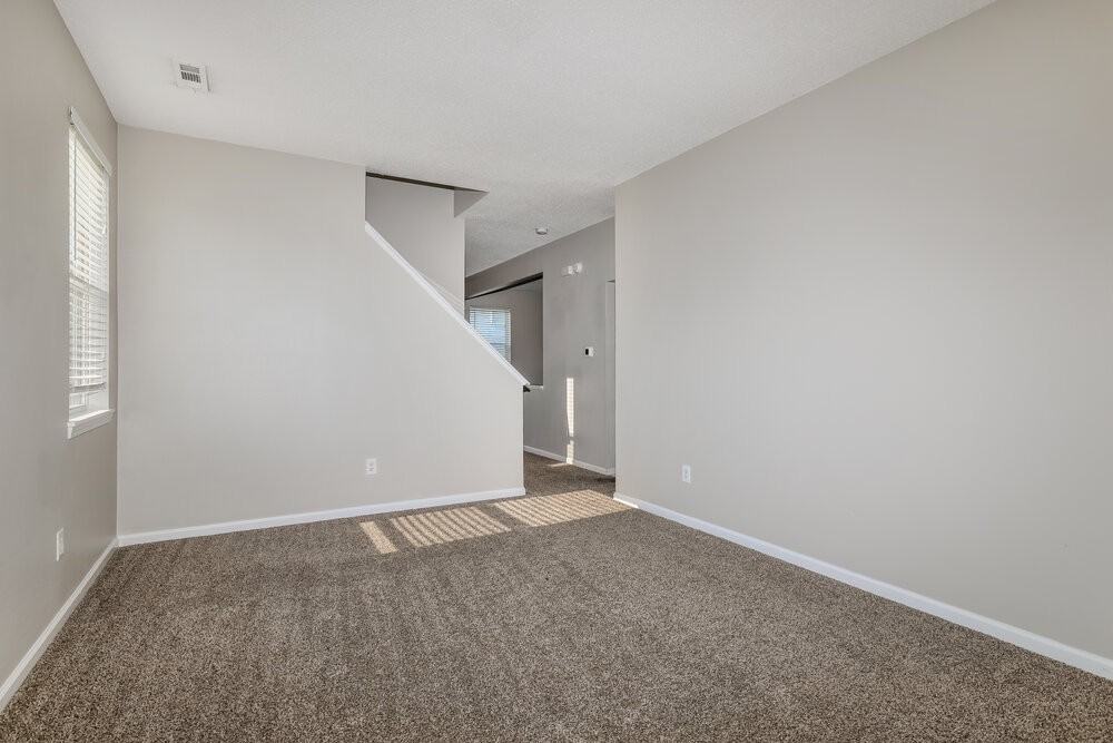 672 Cloverfield Ln - Photo 4 of 17