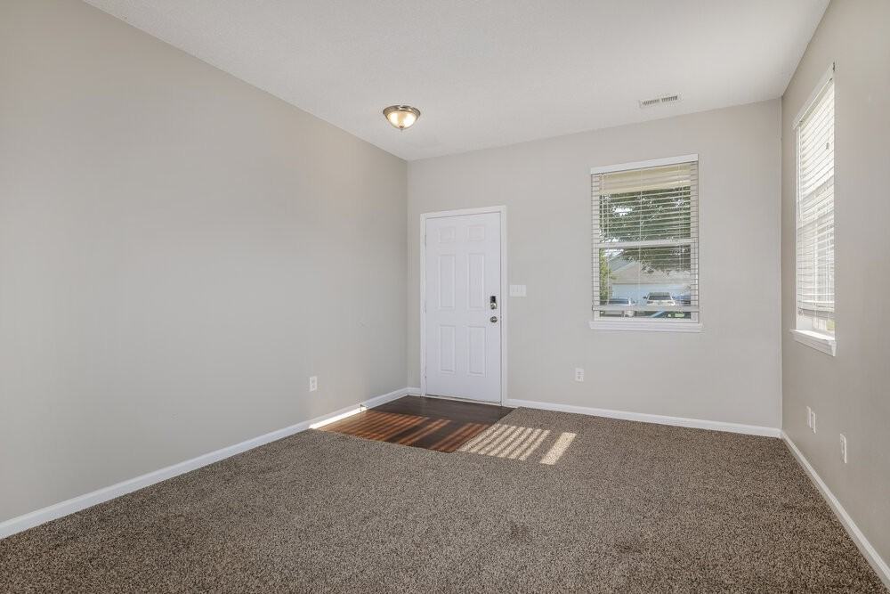 672 Cloverfield Ln - Photo 5 of 17
