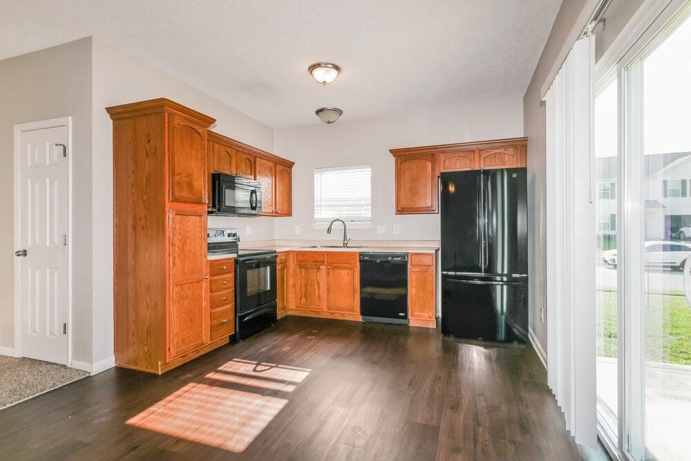 672 Cloverfield Ln - Photo 6 of 17