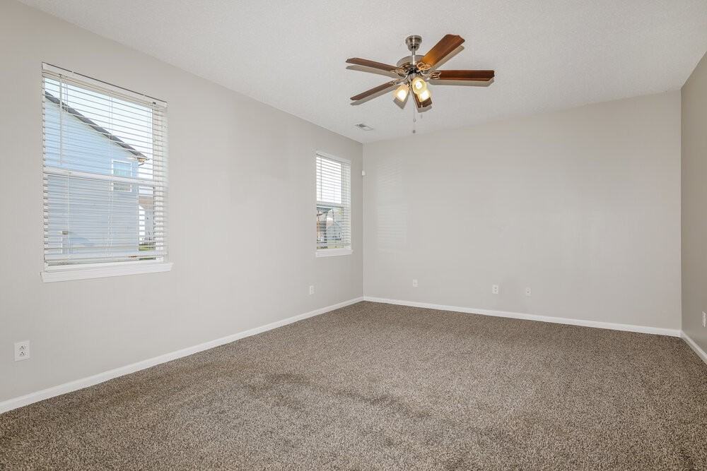 672 Cloverfield Ln - Photo 7 of 17