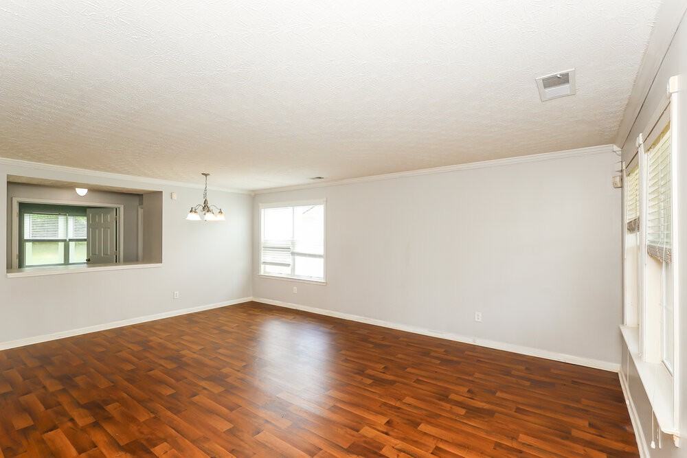 2894 Edgewater St Sw - Photo 4 of 17