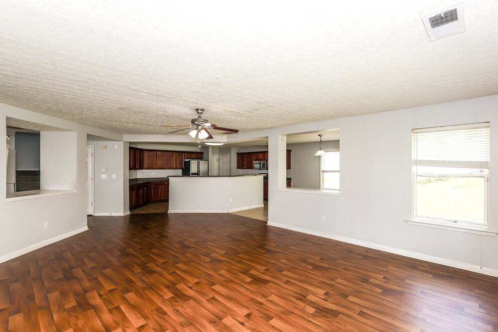 2894 Edgewater St Sw - Photo 5 of 17