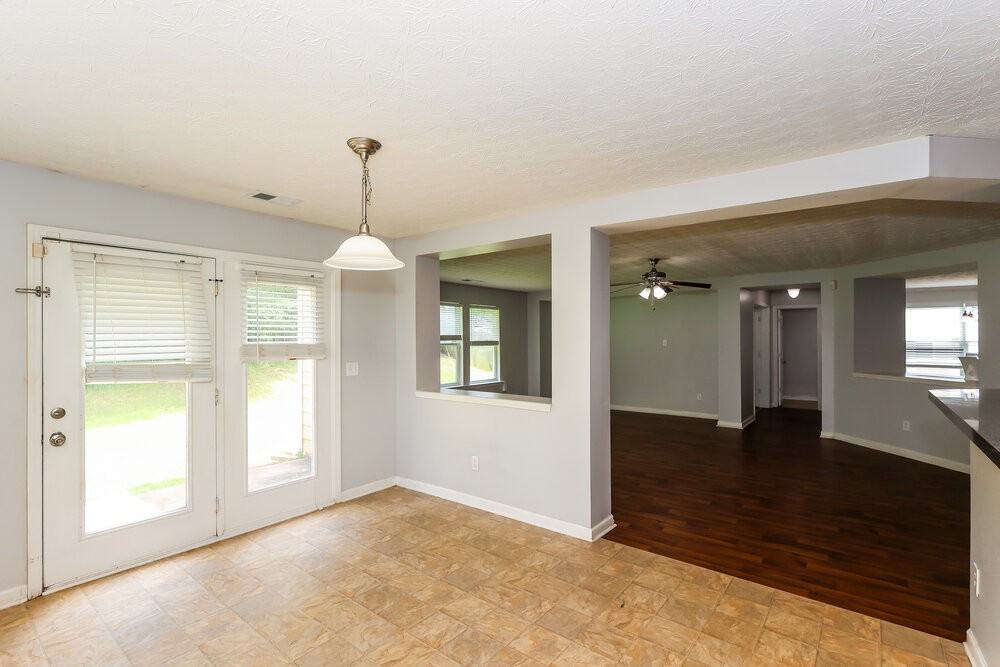 2894 Edgewater St Sw - Photo 7 of 17