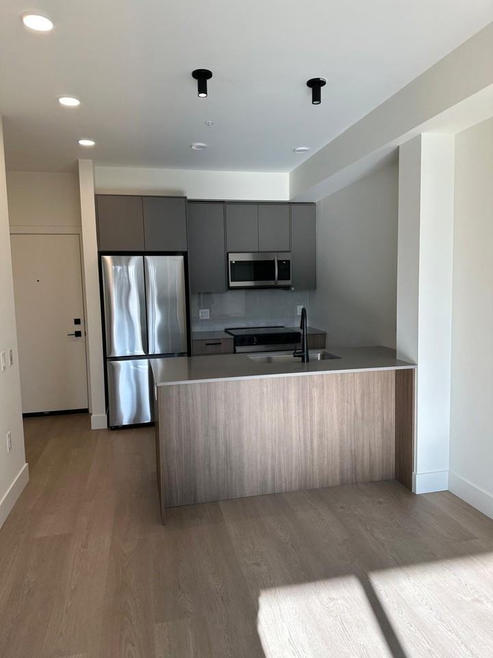 10065 133 Street #612 - Photo 4 of 12