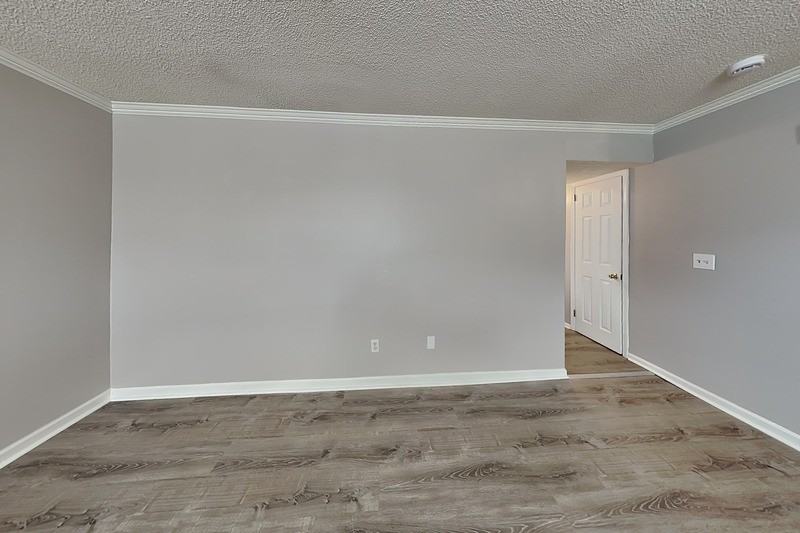 2468 Hampstead Dr - Photo 3 of 14