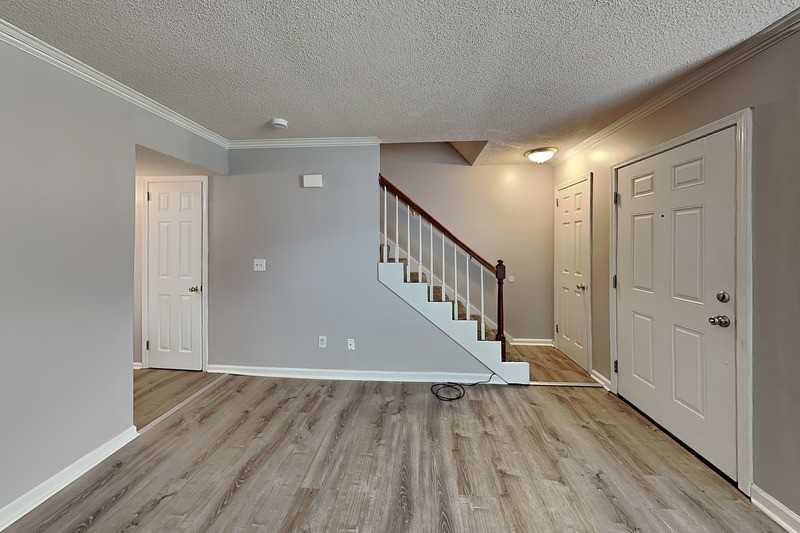 2468 Hampstead Dr - Photo 4 of 14