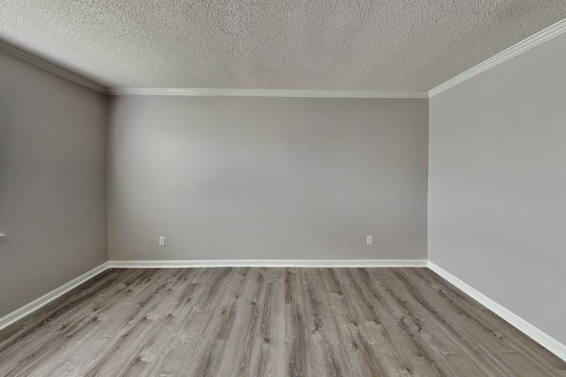 2468 Hampstead Dr - Photo 5 of 14