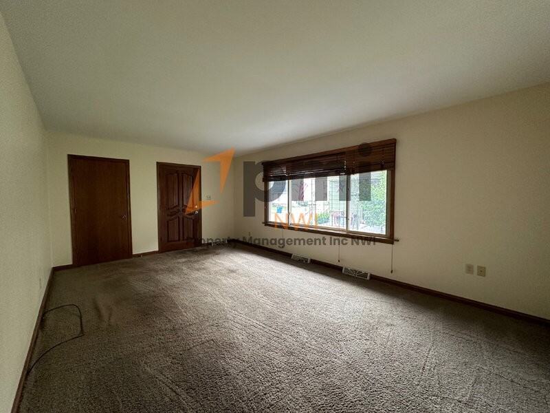 408 E Clark St - Photo 4 of 24