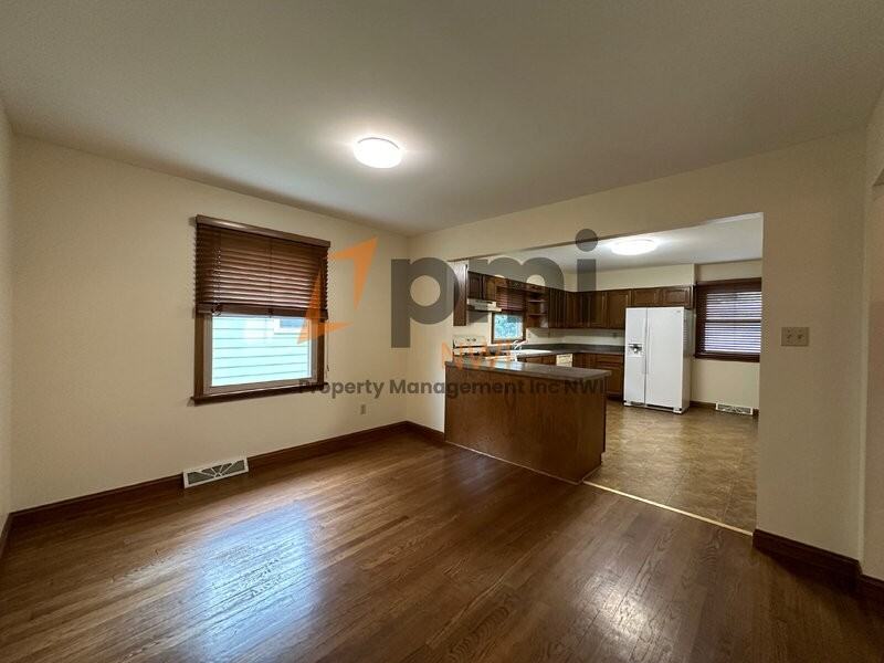 408 E Clark St - Photo 5 of 24