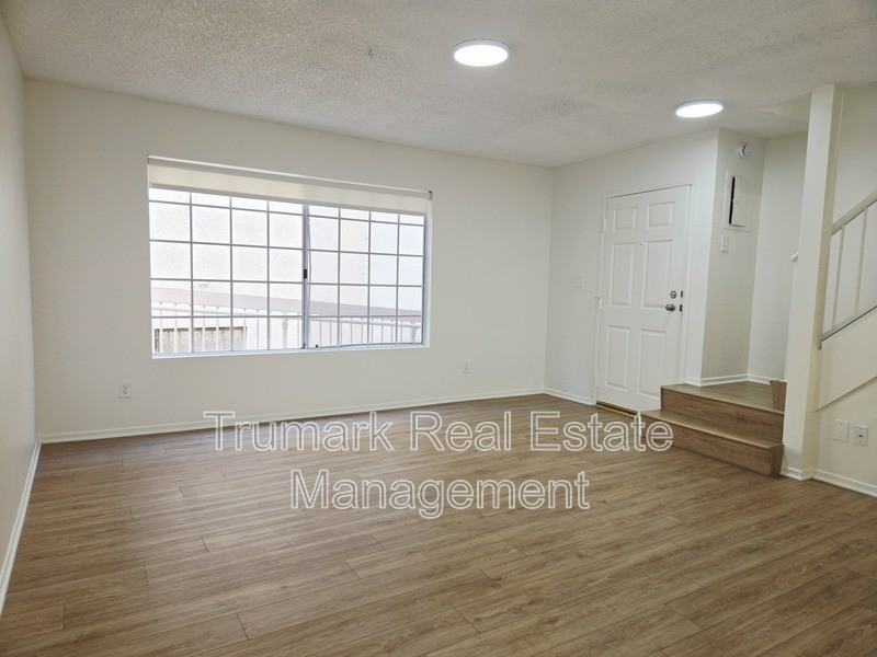 1122 E Elk Ave #123 - Photo 3 of 6