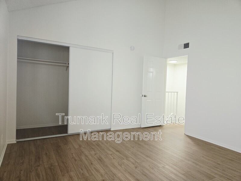 1122 E Elk Ave #123 - Photo 5 of 6