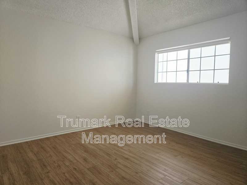 1122 E Elk Ave #123 - Photo 6 of 6