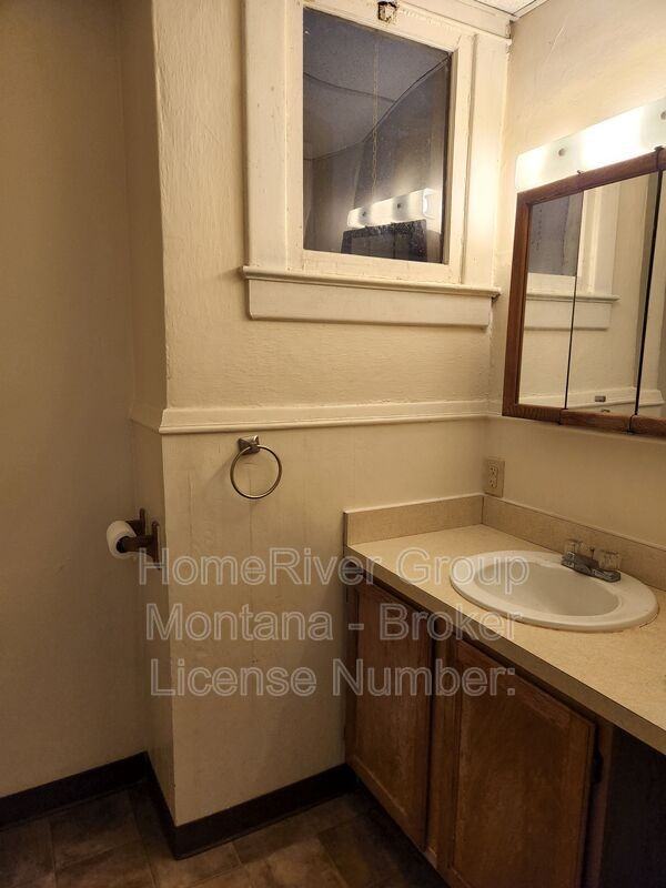 540 S 3rd St W - Photo 7 of 11