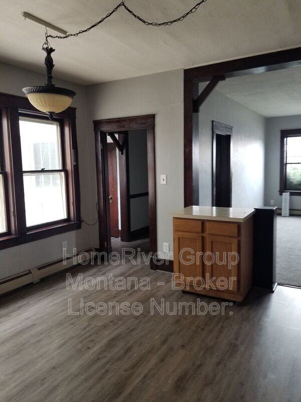 536 S 3rd St W - Photo 3 of 28