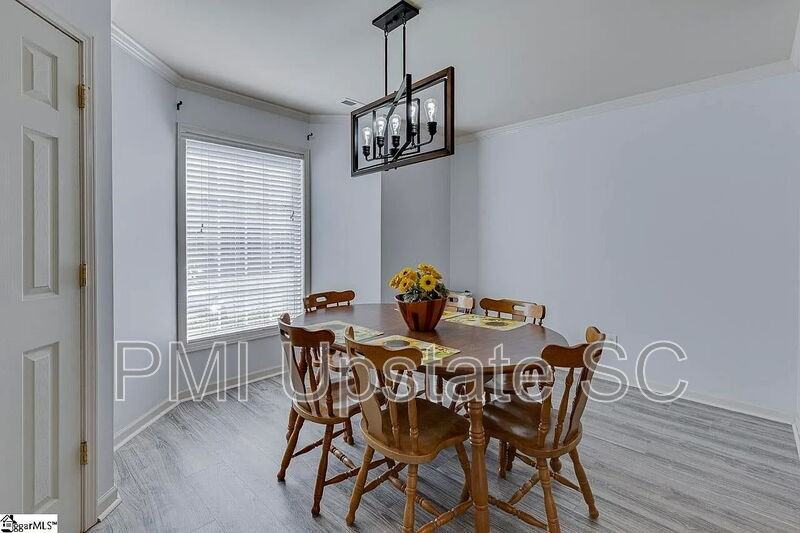 1122 E Lee Rd - Photo 4 of 27