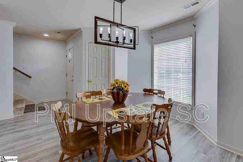 1122 E Lee Rd - Photo 5 of 27