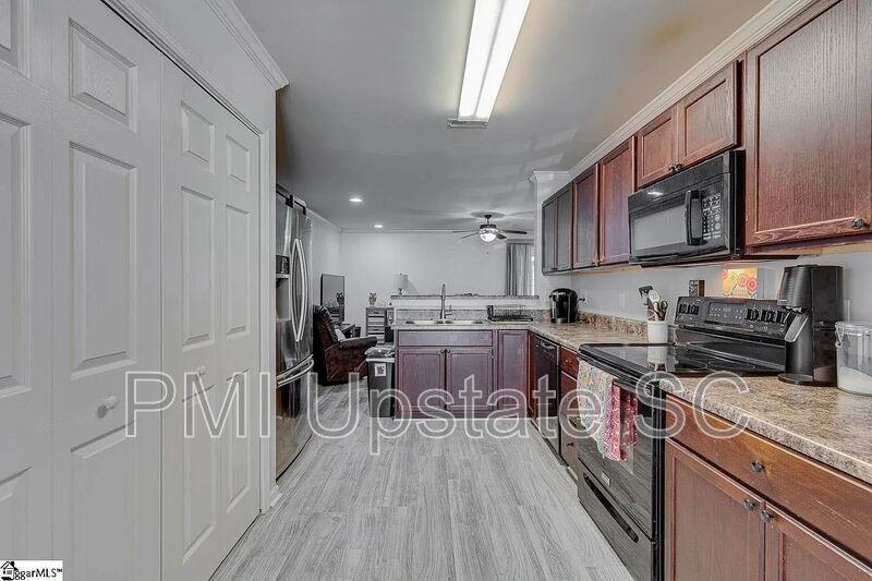 1122 E Lee Rd - Photo 7 of 27