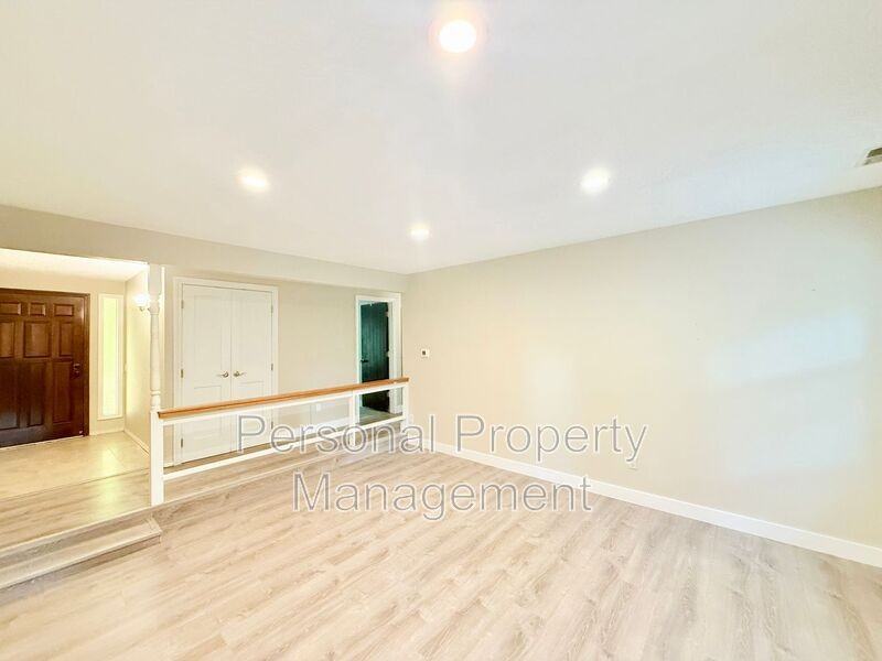9411 Ne Pinecreek St - Photo 4 of 24