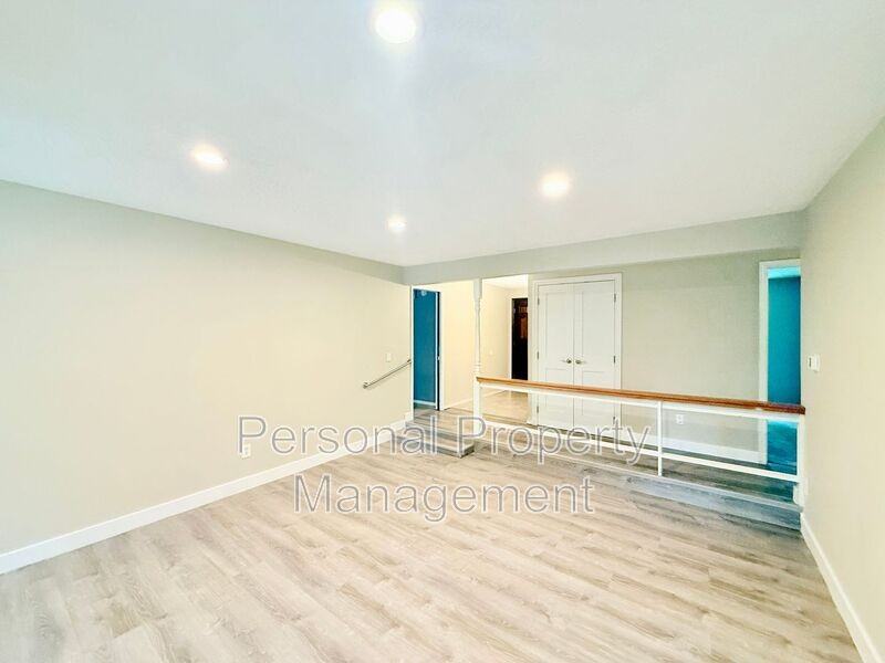 9411 Ne Pinecreek St - Photo 5 of 24