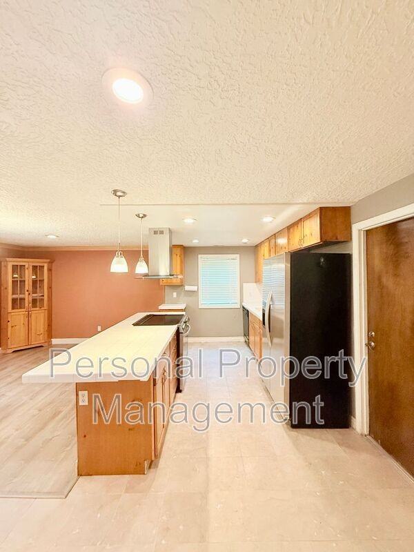 9411 Ne Pinecreek St - Photo 6 of 24