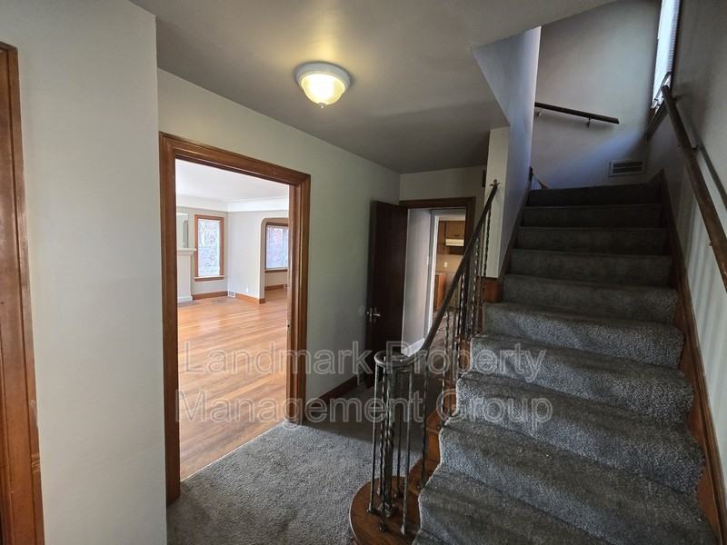 9657 E Outer Dr - Photo 2 of 32