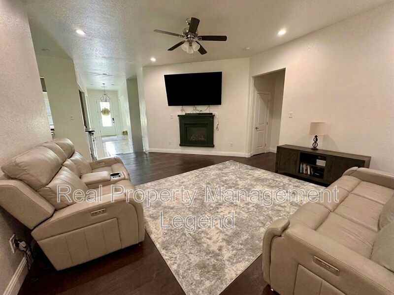 201 N W A Allen Blvd - Photo 7 of 9