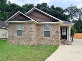 featured image of 18 Breydon Ct