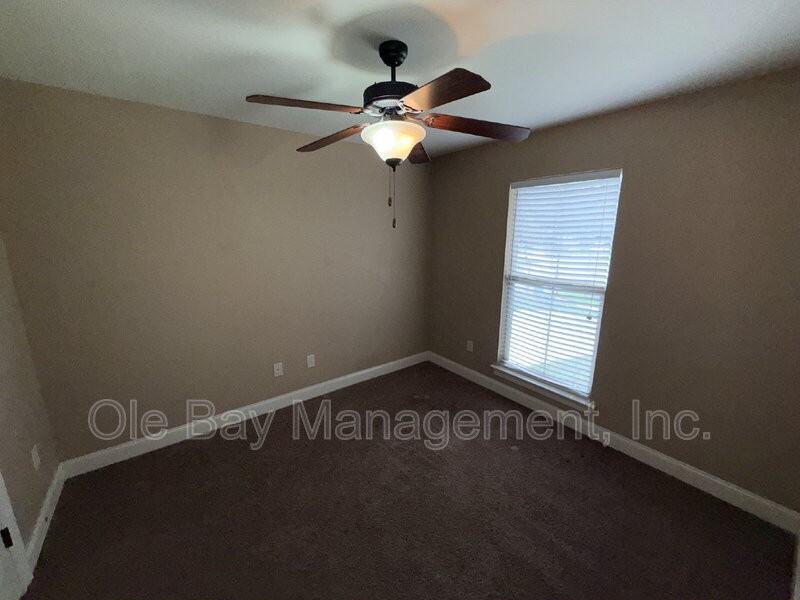 18 Breydon Ct - Photo 3 of 8