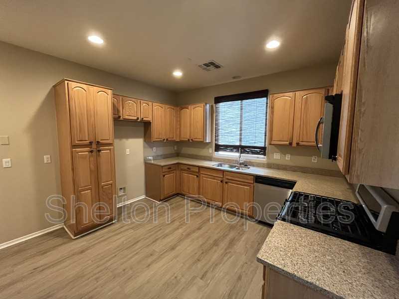 2958 N Clanton St - Photo 2 of 42