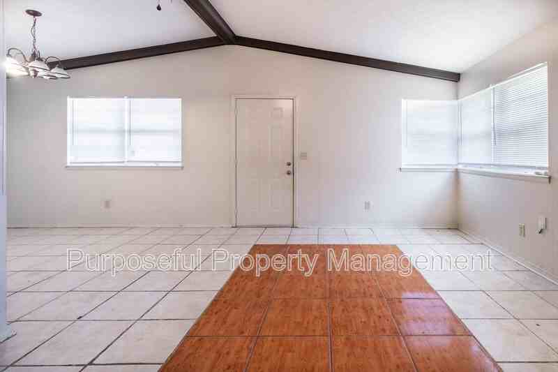 1324 Sw 61st Ter - Photo 7 of 25