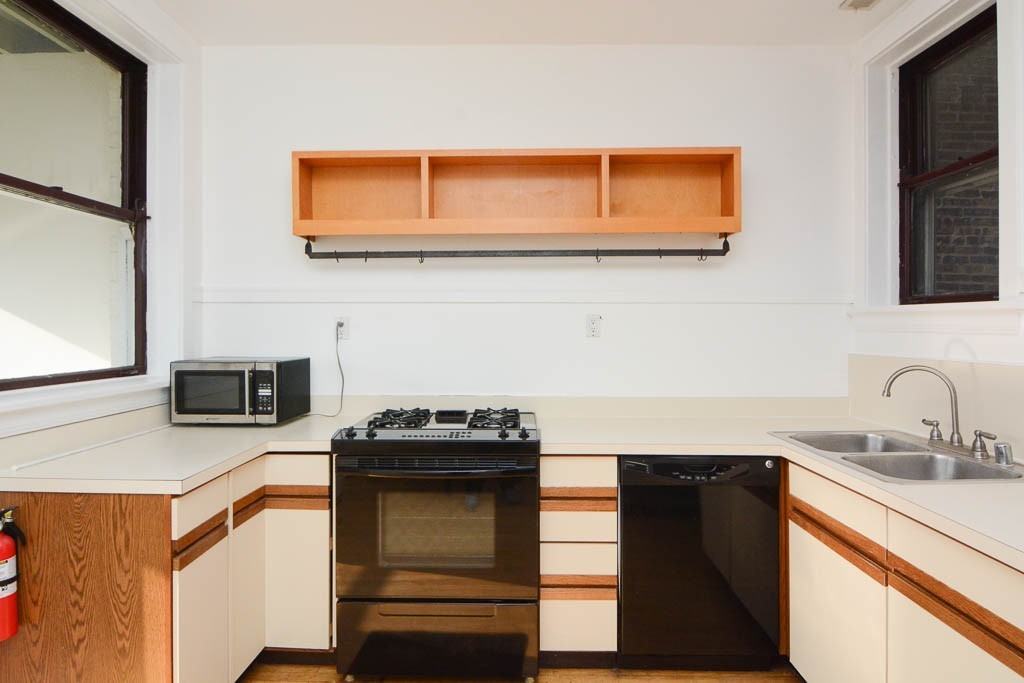 1309 W Newport Ave #2 - Photo 2 of 21
