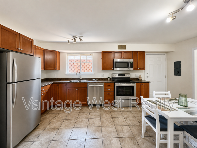 578 - Photo 2 of 22