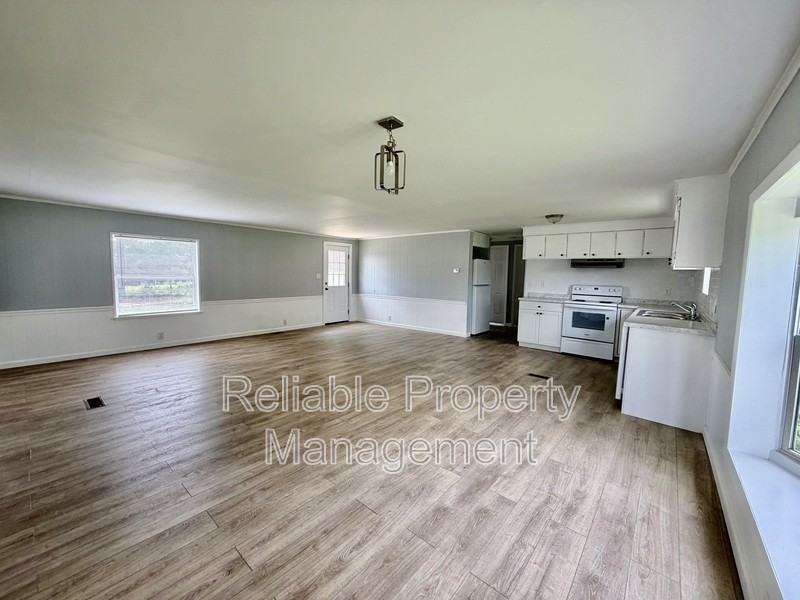 1548 Cornwallis Rd - Photo 3 of 15
