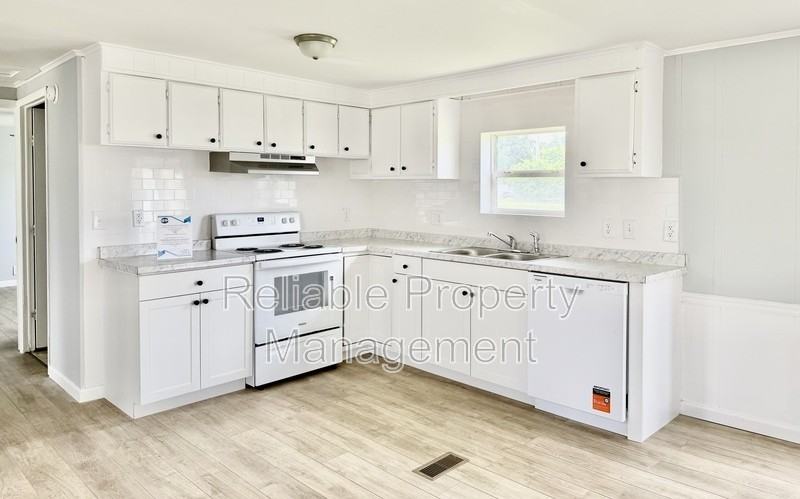 1548 Cornwallis Rd - Photo 6 of 15